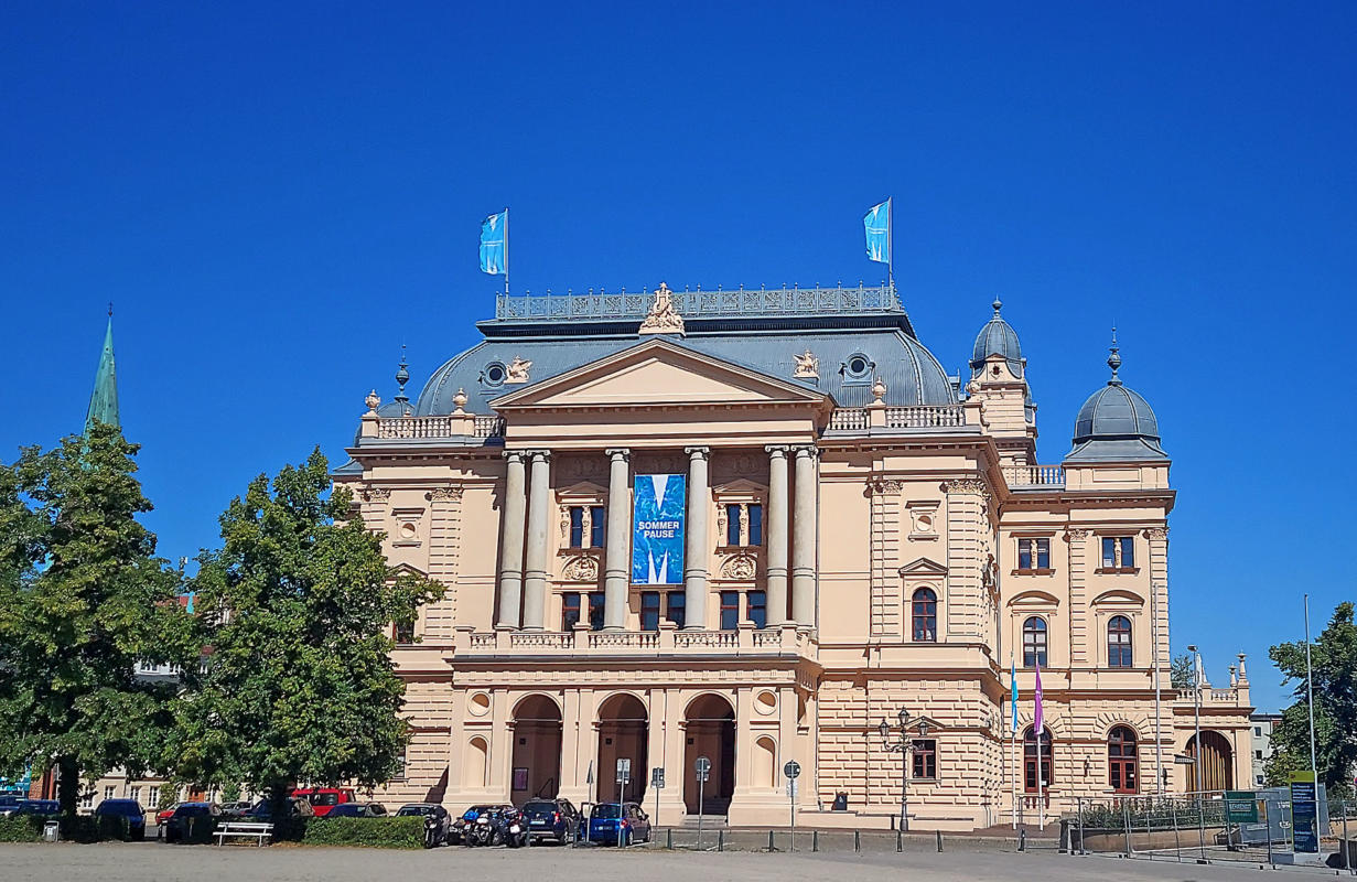 Sehenswürdigkeiten Schwerin Mecklenburgisches Staatstheater